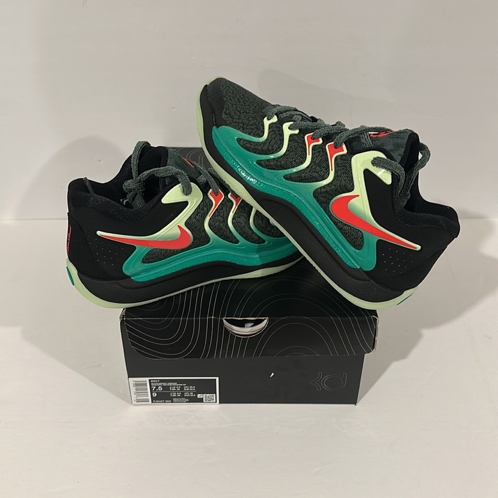 KD17 ‘EASY MONEY SNIPER’ SIZE: 7.5 (FJ9487-002)